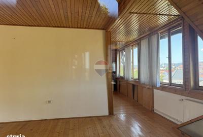 Casă cu 4 camere cu Teren 500 Mp în Central