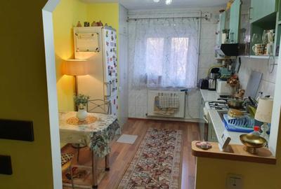 Apartament cu 3 camere decomandat în Mărăști