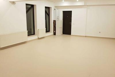 Spațiu comercial, de 75 mp, în Central - 3