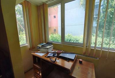 Apartament cu 3 camere decomandat în Mihai Bravu