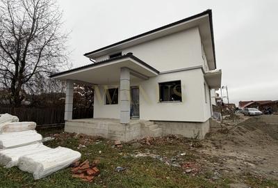 Casă individuală cu 4 camere cu Canalizare în Nord