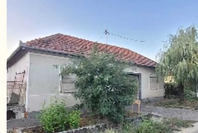 Casă cu 4 camere în Comănești - 1
