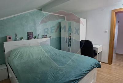 Casă individuală cu 6 camere cu Teren 389 Mp în Micro 3 - 6