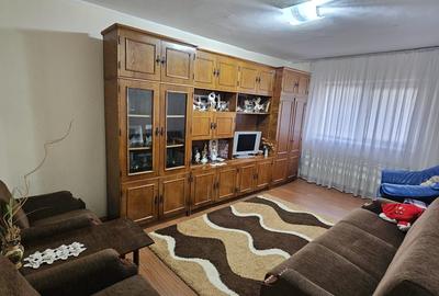 Apartament cu 3 camere decomandat în Exterior Vest