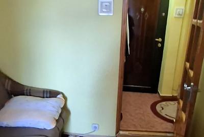 Apartament cu 3 camere nedecomandat în Podu Roș