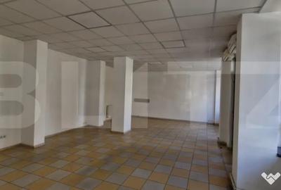 Spațiu comercial, de 82 mp, în Central - 3