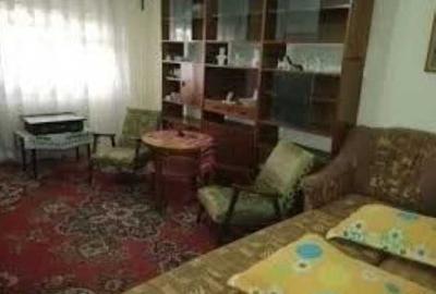 Apartament cu 3 camere semidecomandat în Central - 1