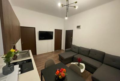 Apartament cu 4 camere decomandat în P-ța Universității - 13