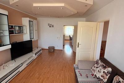 Apartament cu 4 camere semidecomandat în Central