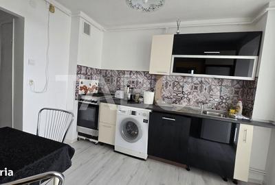 Apartament cu 3 camere decomandat în Tractorul - 4