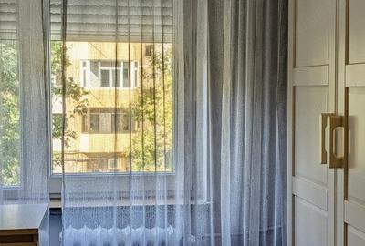 Apartament cu 3 camere decomandat în Rovine