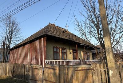 Casă cu 4 camere în Cacica