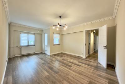 Apartament cu 2 camere decomandat în P-ța Victoriei
