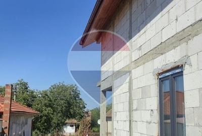 Casă cu 4 camere în Central