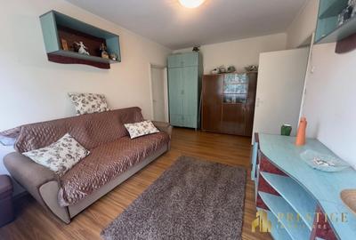 Apartament cu 3 camere semidecomandat, mobilat în Rogerius