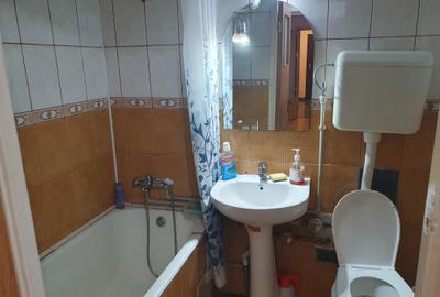 Apartament cu 3 camere semidecomandat în Drumul Taberei