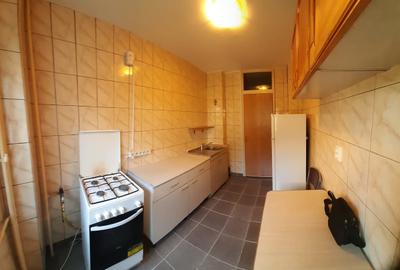 Apartament cu 2 camere decomandat în Teiul Doamnei