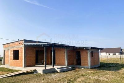 Casă individuală cu 4 camere cu Teren 533 Mp în Sânmihaiu Român - 2