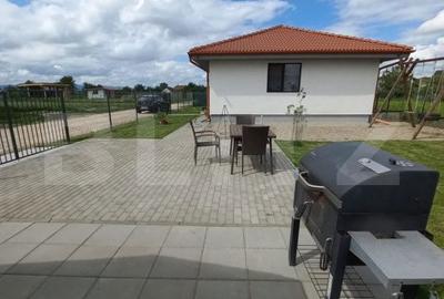 Casă cu 4 camere cu Teren 400 Mp în Stupini