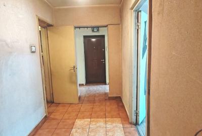 Apartament cu 3 camere decomandat în Negru Vodă