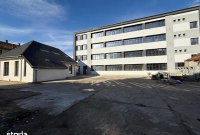Spațiu comercial, de 2,000 mp, în Central