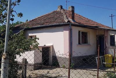 Casă cu 4 camere cu Teren 700 Mp în Central