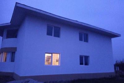 Casă cu 4 camere cu Teren 1000 Mp în Poșta