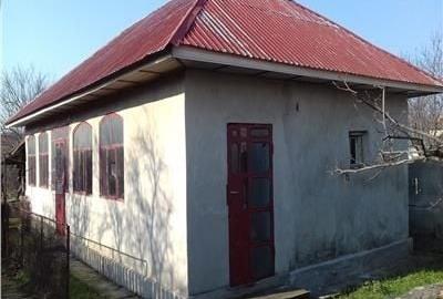 Casă cu 4 camere în Roșiori