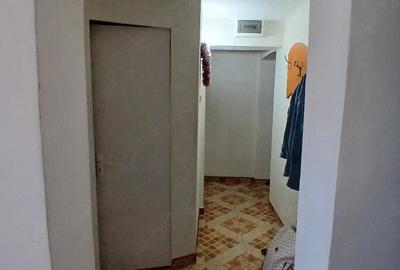 Apartament cu 3 camere semidecomandat în Exterior Vest