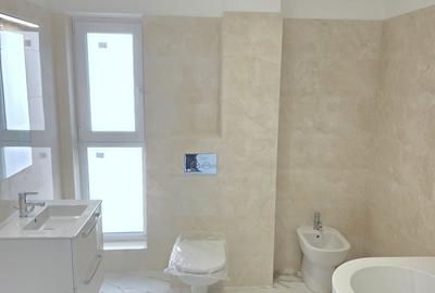 Casă cu 5 camere decomandat cu Teren 300 Mp în Central