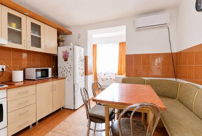 Apartament cu 2 camere semidecomandat, mobilat în Șofronea