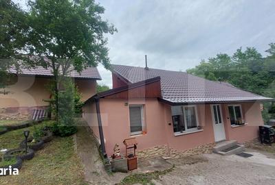 Casă cu 7 camere cu Teren 1980 Mp în Vâlcele - 2