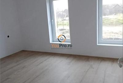 Casă cu 2 camere cu Teren 700 Mp în Variaș