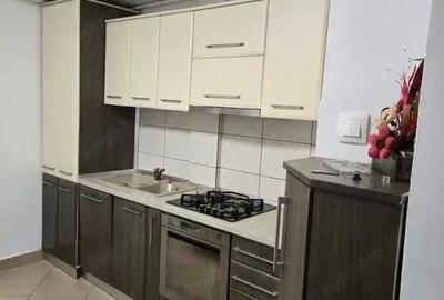 Apartament cu 3 camere decomandat în Tudor