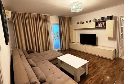 Apartament cu 3 camere semidecomandat, mobilat în Malu Roșu