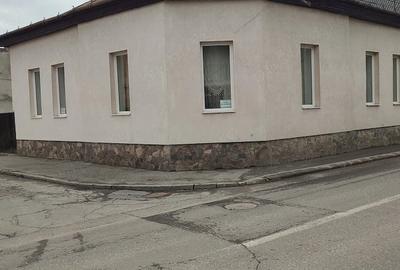 Casă cu 3 camere cu Teren 170 Mp în Central - 1