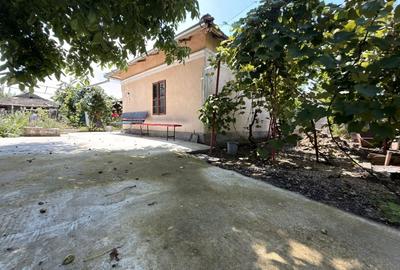 Casă individuală cu 4 camere cu Canalizare în Leu