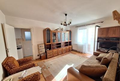 Apartament cu 3 camere decomandat în Vasile Aaron