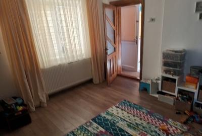 Casă cu 3 camere în Central