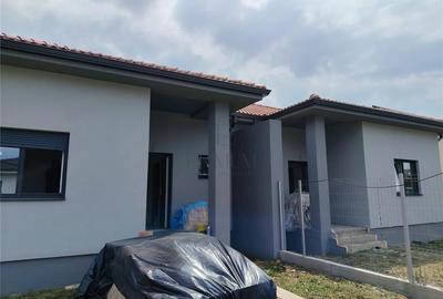 Duplex cu 4 camere cu Canalizare în Moșnița Veche