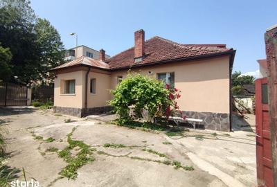 Casă cu 1 camere cu Teren 579 Mp în Florilor