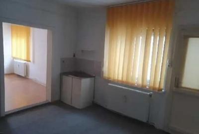Casă cu 4 camere în Central - 6