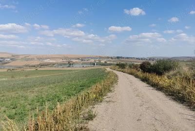 Teren de 2800 mp, în Tureni