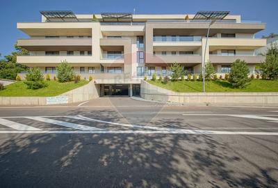 Apartament cu 3 camere decomandat, mobilat în Drumul Poienii