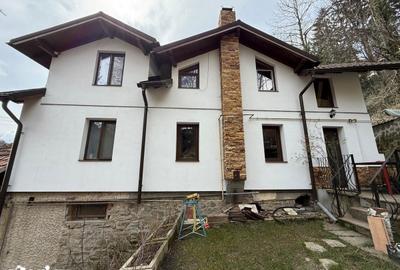 Casă cu 6 camere cu Teren 303 Mp în Central - 2