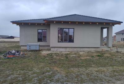 Casă cu 4 camere în Centura - 2