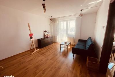 Apartament cu 3 camere în Apărătorii Patriei