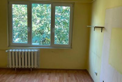 Apartament cu 3 camere decomandat în Iosia