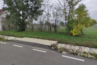 Teren de 1460 mp, în Măureni - 9