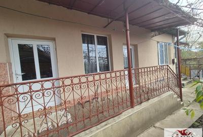 Casă individuală cu 3 camere cu Canalizare în Unirea - 2
